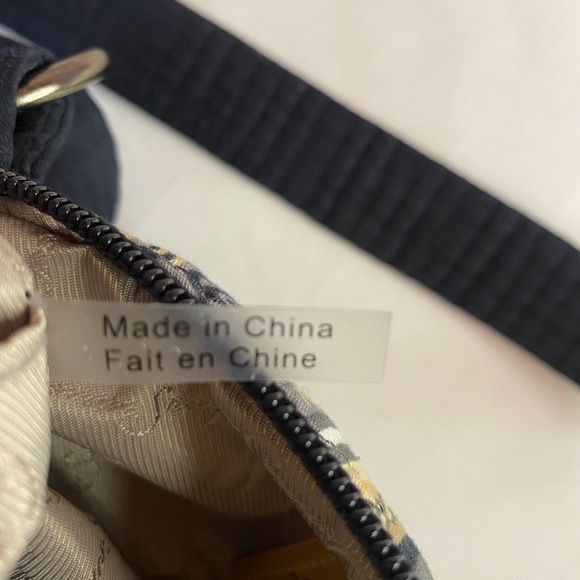 Donna Sharp patchwork Crossbody purse with three outside pockets - Picture 12 of 13